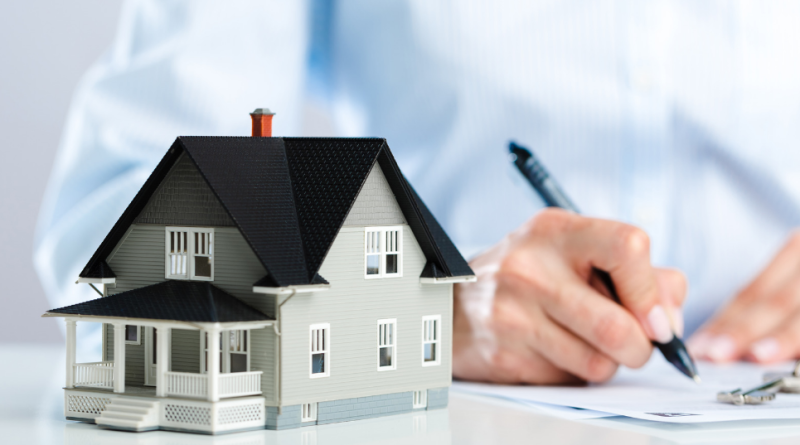 How much do real estate agents earn UK