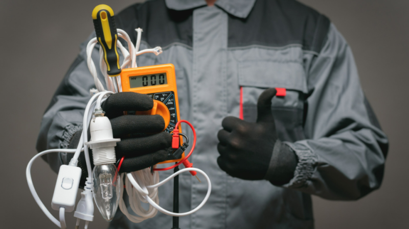 How to Become an Electrician in UK