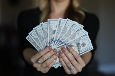 how much do snooker referees get paid