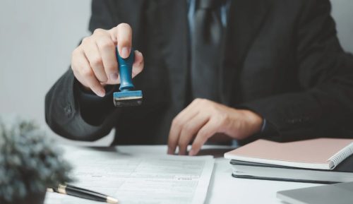 Should You Work with an Immigration Solicitor or Consultancy