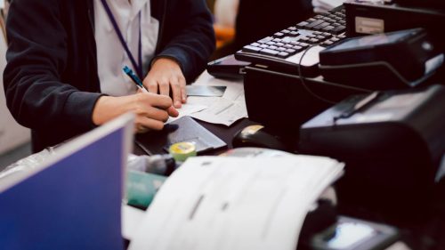 Do All Banks in the UK Process Wages at the Same Time