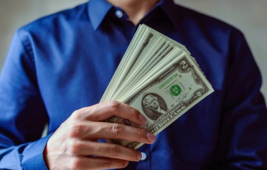 how much do you have to earn to pay back student loan