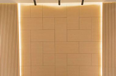 Wall Cladding Tips for High-Traffic Commercial Bathrooms