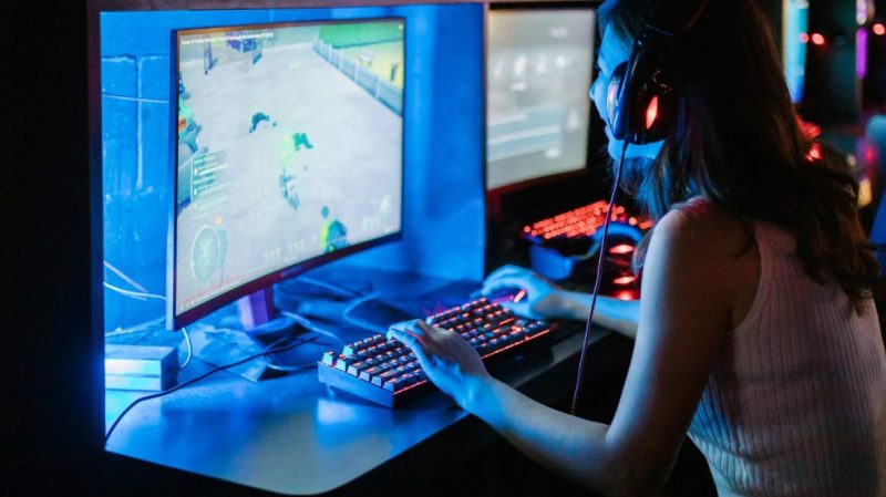 why uk users use cross-screen gaming