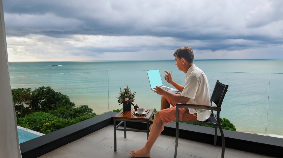 thailand&rsquo;s best beach towns for digital nomads