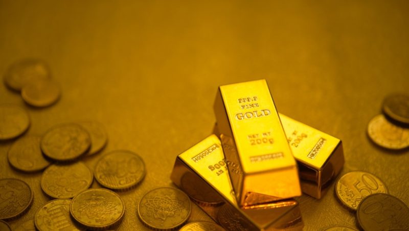 role of gold coins and gold bars in investment portfolio