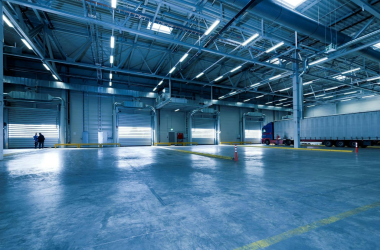 Benefits of using mobile scissor lift tables in warehouses